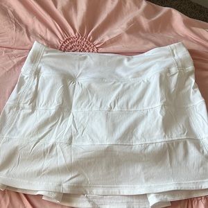 !!!!brand new!!!! Lululemon skirt size 4